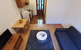 Uncle Apartment